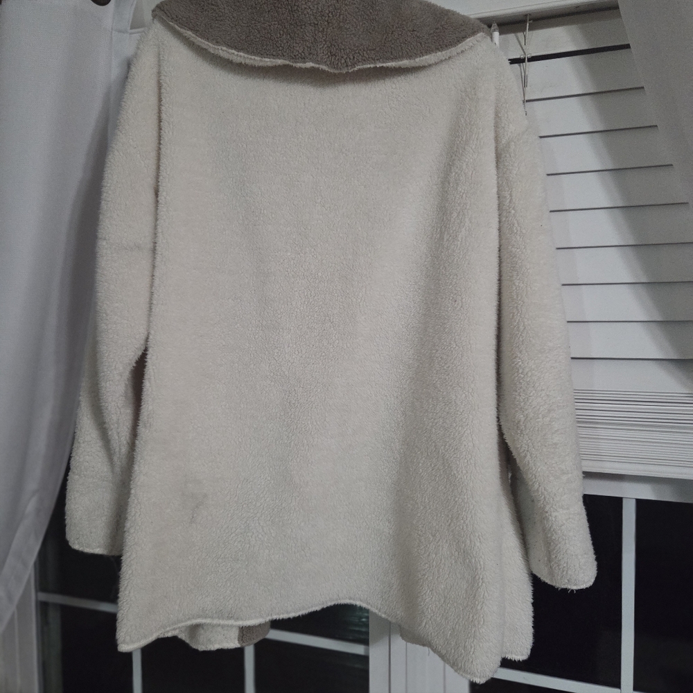 Koolaburra By Ugg Cream and Tan Sherpa Jacket - Picture 2 of 3